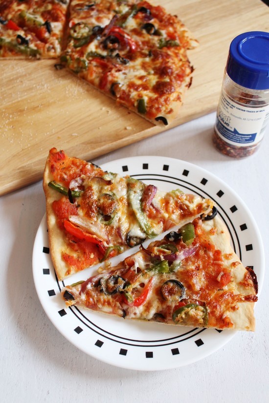 Veg pizza recipe (How to make veg pizza recipe, Vegetarian pizza recipe)