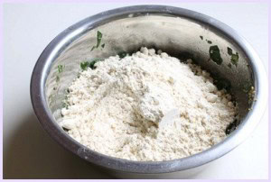 Adding besan to wet mixture for methi gota.
