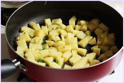 Aloo suva sabzi recipe (How to make aloo suva), Potatoes with dill leaves