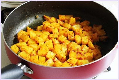 Aloo suva sabzi recipe (How to make aloo suva), Potatoes with dill leaves