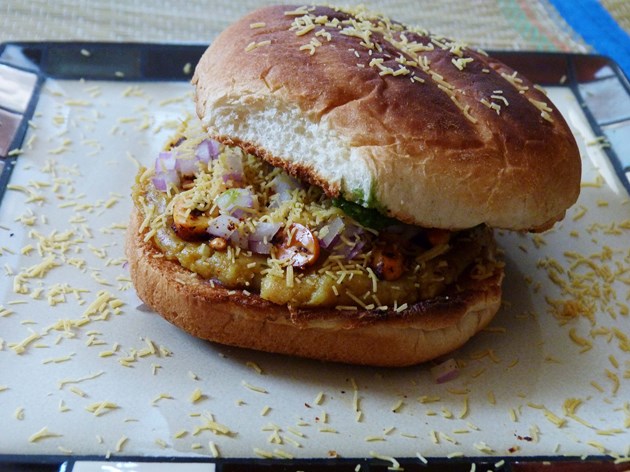Dabeli served in a plate with sev on top.
