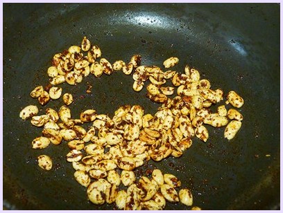 roasting peanuts with spices