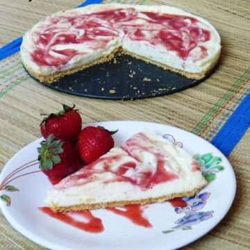 Eggless no-bake strawberry cheesecake