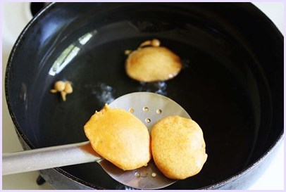 Aloo pakora recipe (How to make aloo pakora), aloo bhajji, potato pakora