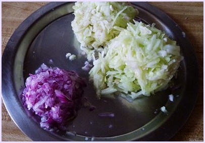 grated lauki and onion