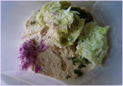 adding squeezed lauki and onion
