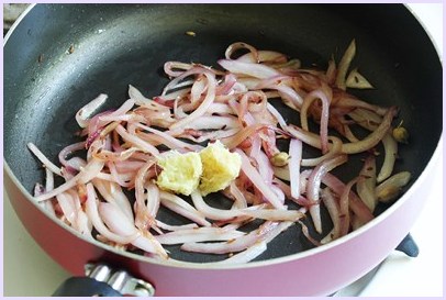 adding ginger and garlic paste