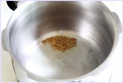 Tempering cumin seeds