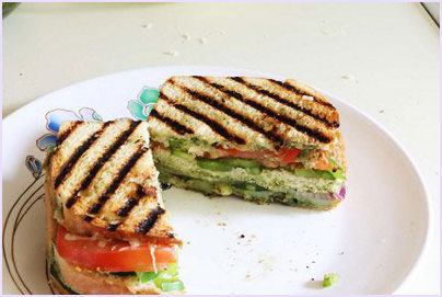 Vegetable grilled sandwich cut into half.