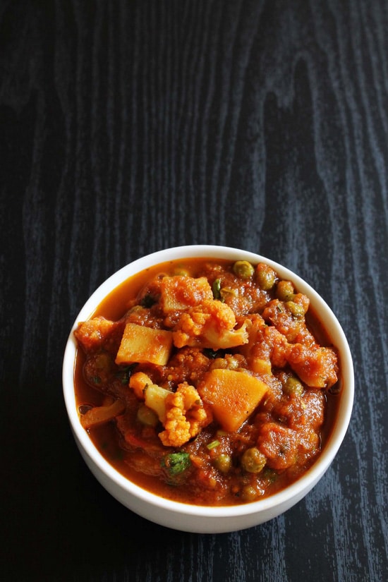 Aloo gobi matar in a bowl.