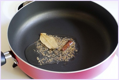 Tempering of whole spices.