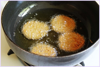 frying chakli into hot oil