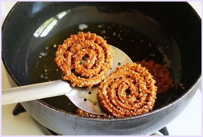 Chakli removed using slotted spoon