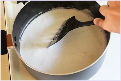milk is simmering to make khoya