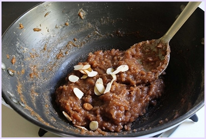 halwa garnished with almonds