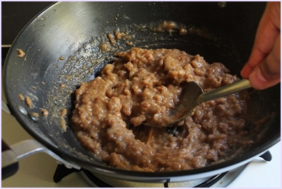 adding water to roasted flour