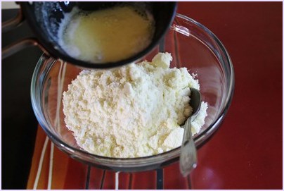 adding ghee-milk mixture into the khoya