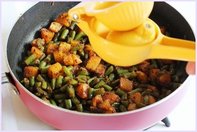 Aloo Beans Recipe | How to make Punjabi Potato green beans Subzi