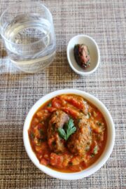 Tameta Muthia Nu Shaak Recipe | Gujarati Tomato muthia curry recipe