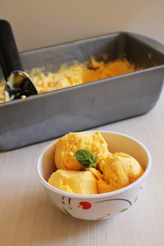 Mango Ice cream Recipe (How to make homemade mango ice cream)