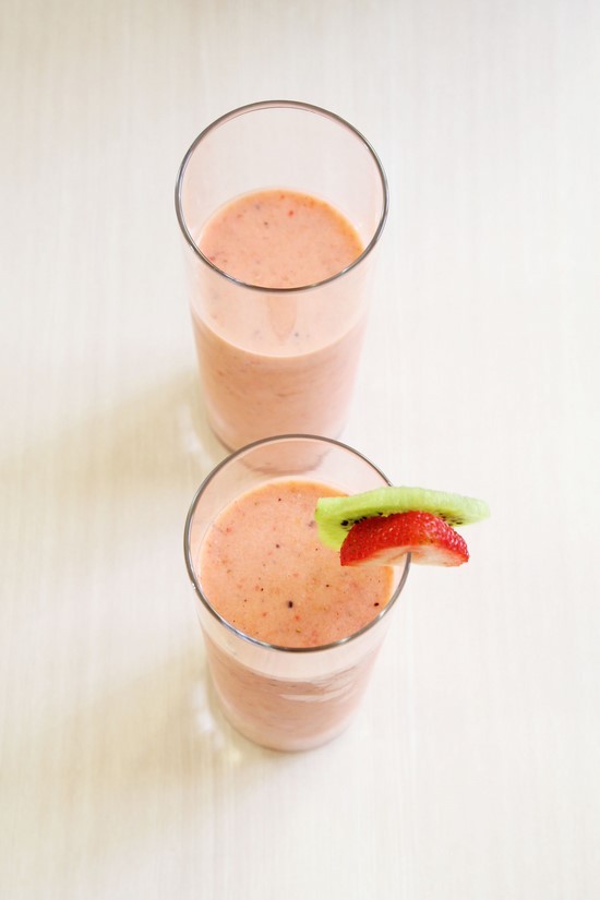 Strawberry Kiwi Smoothie Recipe | Summer beverage recipes