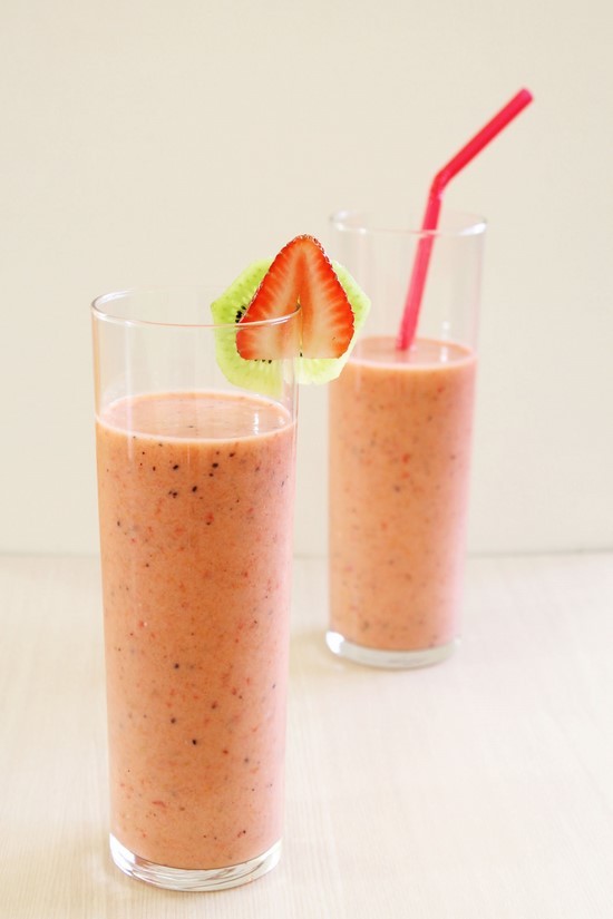 Strawberry Kiwi Smoothie Recipe | Summer beverage recipes