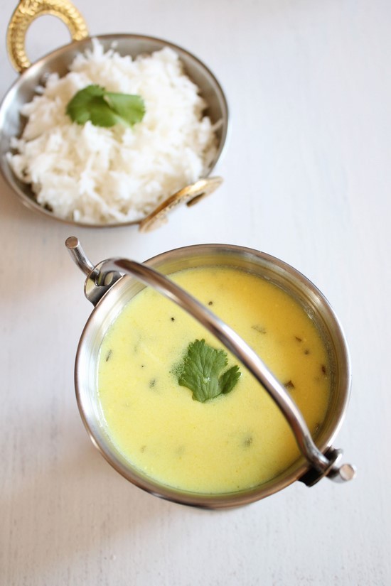 गुजराती कढ़ी बनाने की विधि (Gujarati Kadhi Recipe in Hindi)