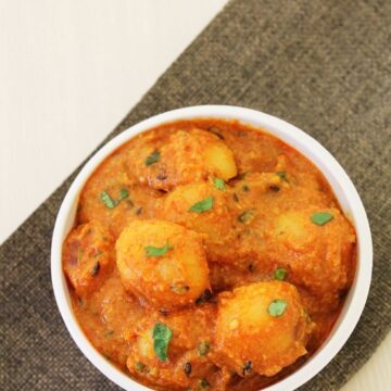 Lasaniya Batata Recipe | Gujarati style baby potatoes with garlic