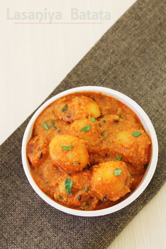 Lasaniya Batata in a bowl garnished with cilantro.