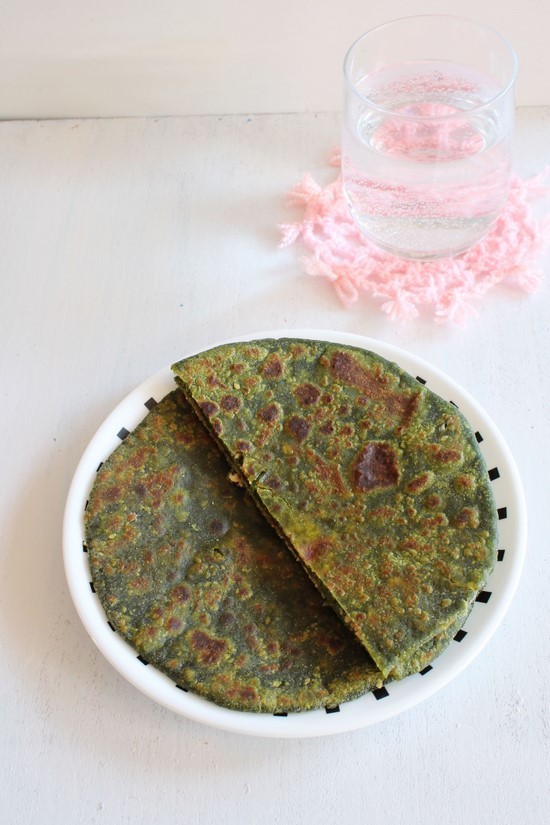 Palak paneer paratha recipe | Paneer stuffed palak paratha recipe
