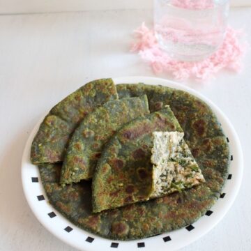 Palak paneer paratha recipe | Paneer stuffed palak paratha recipe