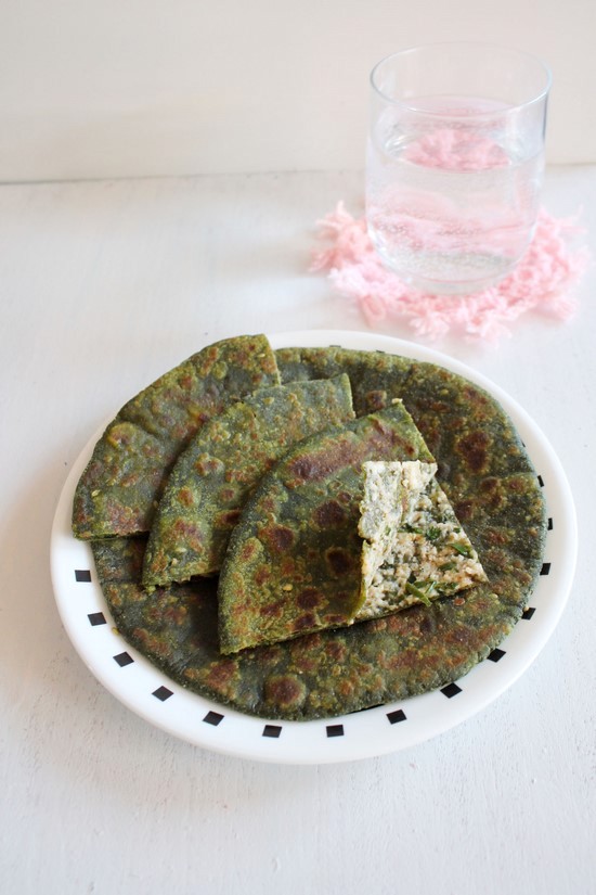 Palak paneer paratha recipe | Paneer stuffed palak paratha recipe