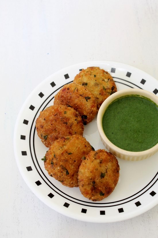 Vrat ke chawal ki tikki served with green chutney.