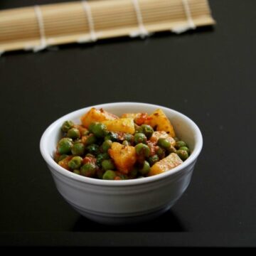 Aloo matar dry recipe (How to make dry aloo matar sabzi recipe)