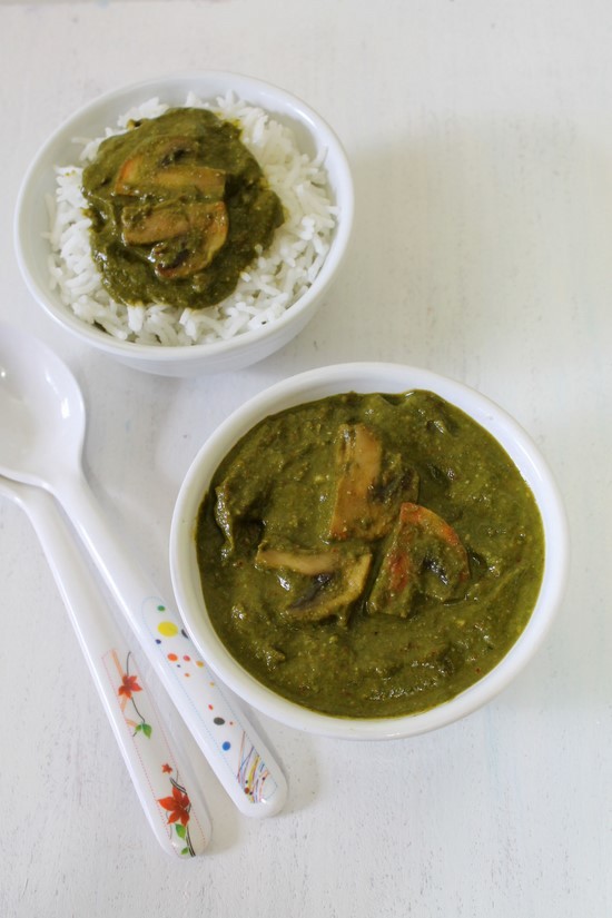 Palak Mushroom in a bowl.