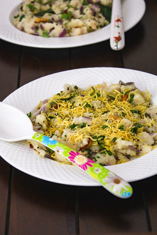 Upma Recipe topped with sev