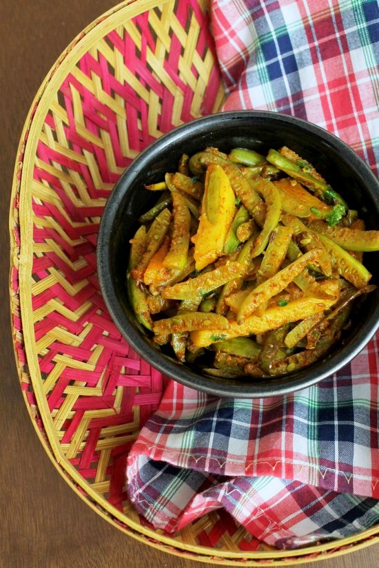 Tindora Sabzi in a bowl and bowl is in a basket.