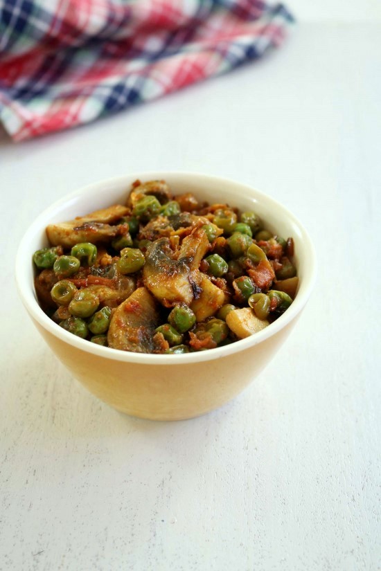 Matar mushroom recipe | Dry matar mushroom sabzi recipe