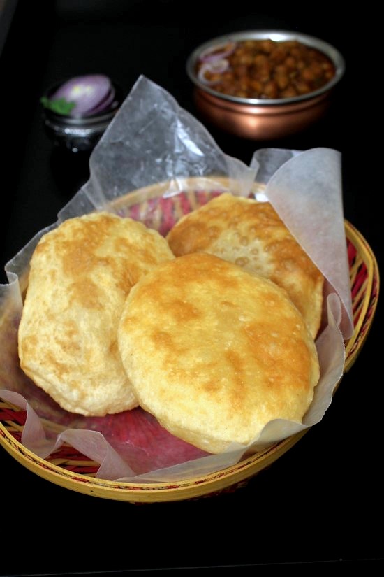 3 bhatura in basket.