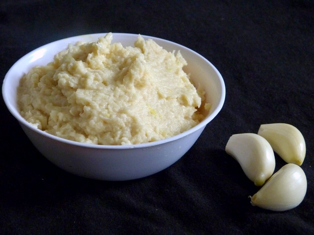 https://www.spiceupthecurry.com/wp-content/uploads/2015/11/homemade-garlic-paste.jpg