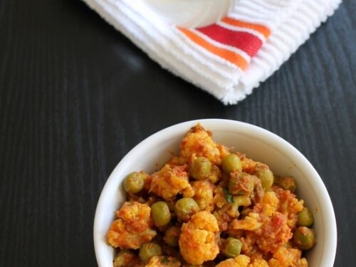 Gobi green shop peas curry