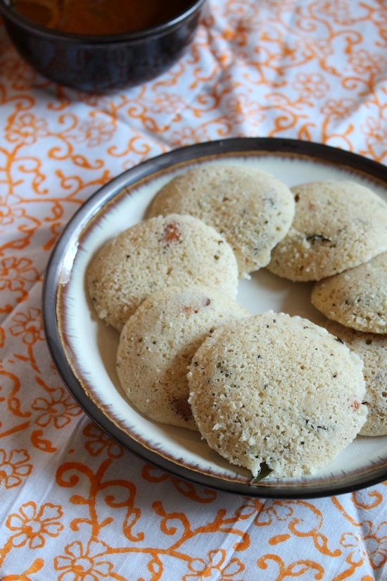 Oats idli served in a plate.