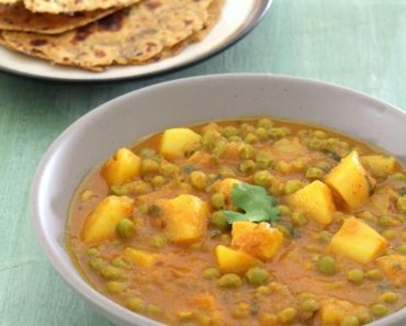 Aloo matar recipe | Punjabi style aloo matar gravy