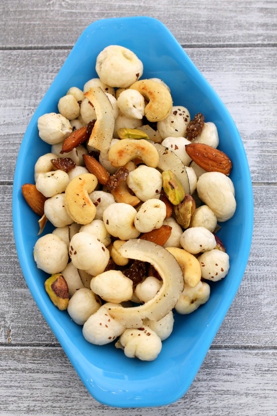 Makhana namkeen in a blue plate.