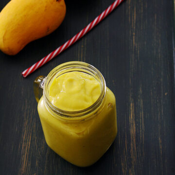 Mango banana smoothie recipe (with coconut milk)