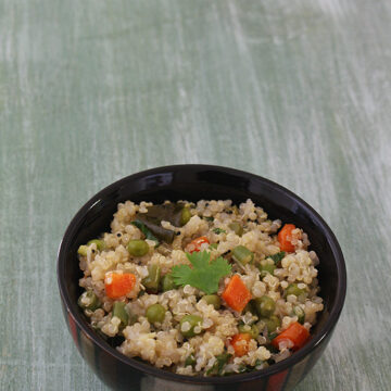 This mixed vegetable quinoa upma is light on stomach yet filling and satisfying one pot meal/breakfast.