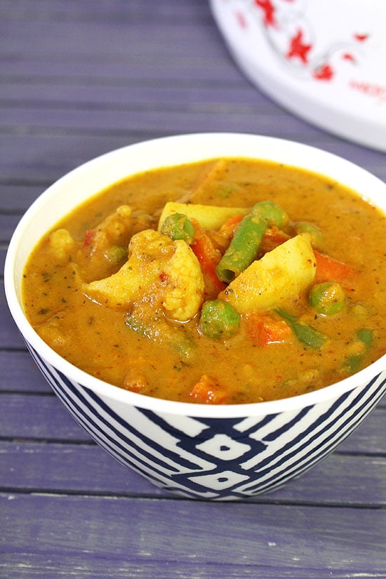 Mixed vegetable curry in a bowl.