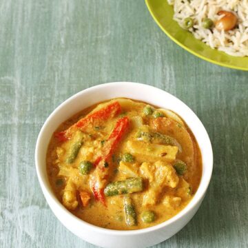 Veg Kurma Recipe (Mixed Vegetable Korma Recipe, Hotel style)