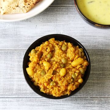 Vaghareli Khichdi Recipe (How to make Gujarati Vaghareli Khichdi)