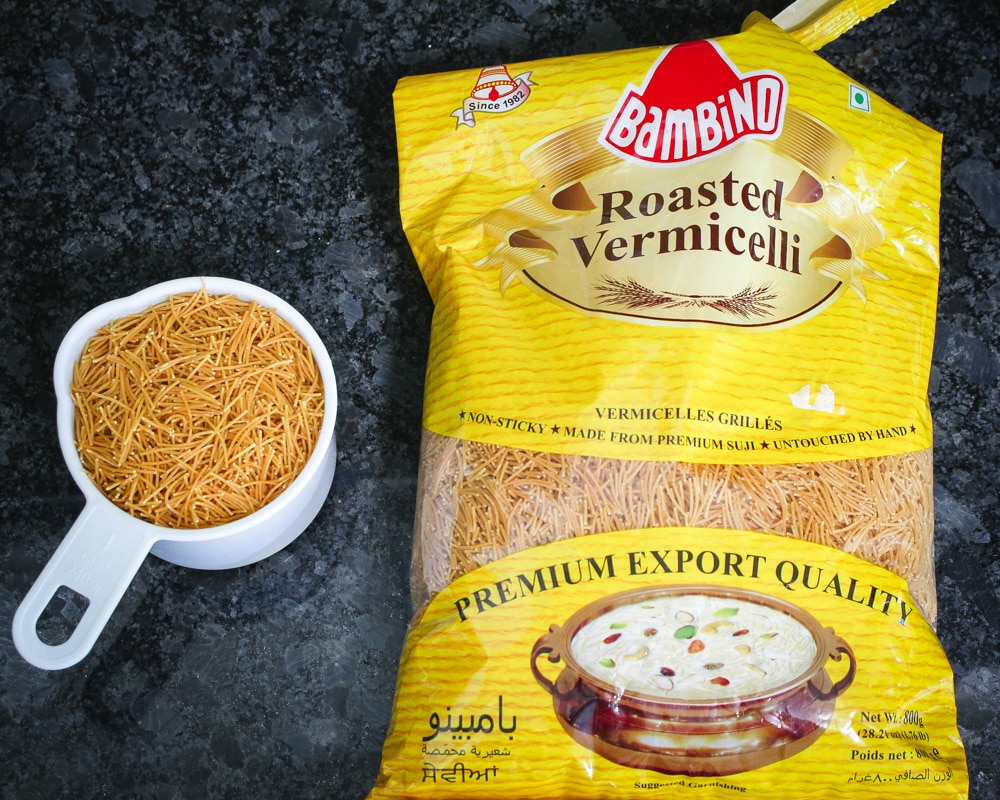 packet of roasted vermicelli with some removed in a measuring cup.